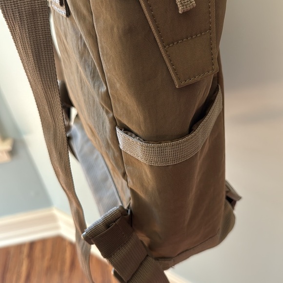 Tommy Bahama Convertible Backpack in Military Army Green / Olive - Picture 6 of 8